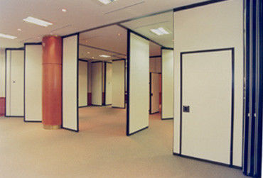 Tầng văn phòng để trần di chuyển phân vùng Tường cho phòng họp