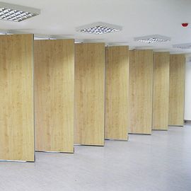 Tường vách ngăn cách âm có thể hoạt động bằng gỗ cho phòng hội nghị