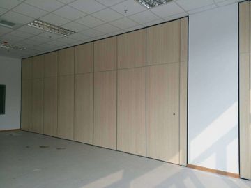 Tường vách ngăn cách âm có thể hoạt động bằng gỗ cho phòng hội nghị