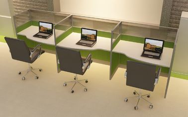 Vật liệu gỗ hiện đại Phân vùng nội thất văn phòng cho dịch vụ OEM 3 người