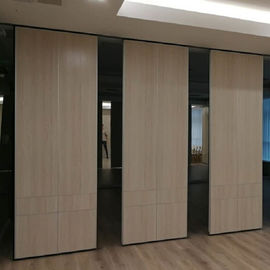 Aluminium Bi - Fold Door Banquet Hall Tường di động Vách ngăn đa năng Hội trường đa năng cách âm Tường phân vùng có thể vận hành