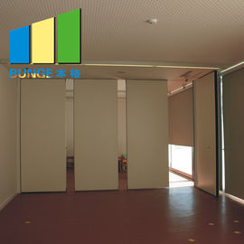Aluminium Bi - Fold Door Banquet Hall Tường di động Vách ngăn đa năng Hội trường đa năng cách âm Tường phân vùng có thể vận hành