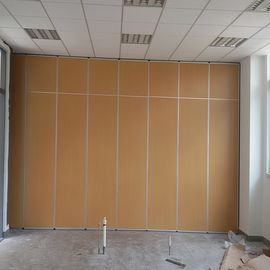 Tường phân vùng gấp di động bán tự động cho phòng họp văn phòng