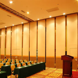 Phòng tiệc 85 Mm Vách ngăn gấp Tường bán tự động Khách sạn tự động Tường phân vùng cách âm cho Malaysia
