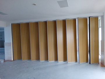 Melamine / vải bề mặt Acoustic Thương mại Folding Walls Đối với Văn phòng
