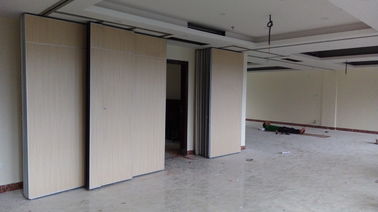 Tùy chỉnh trần gỗ để sàn tường phân vùng cho phòng trưng bày / văn phòng