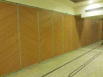 Ballroom gỗ trượt Acoustical khách sạn bức tường phân vùng với đơn / đôi cửa