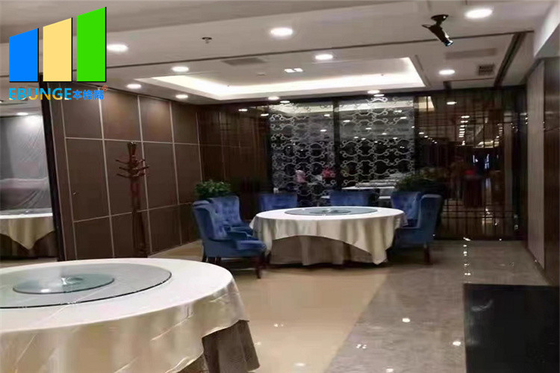 Vách ngăn cách âm có thể di chuyển được bằng gỗ bên trong Hệ thống cửa trượt gấp tường