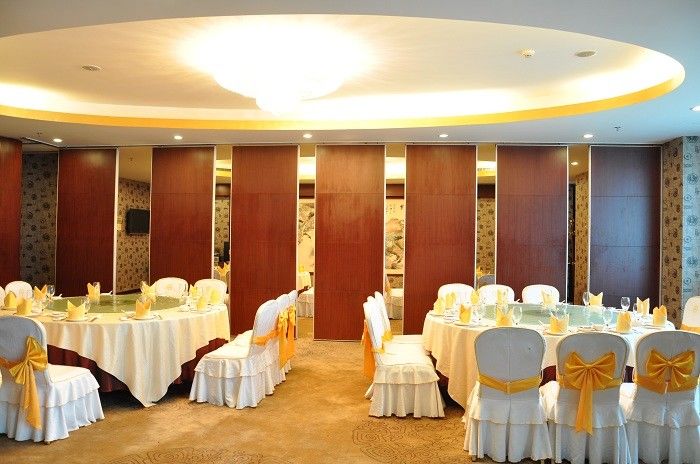 Lý tưởng cho thương mại và khách sạn sử dụng sliding gấp tường phân vùng với công nghệ chống âm thanh